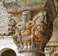 Abbaye Saint-Michel-de-Cuxa, Cloitre Ouest, Chapiteau orientalisant du roi des animaux (1)